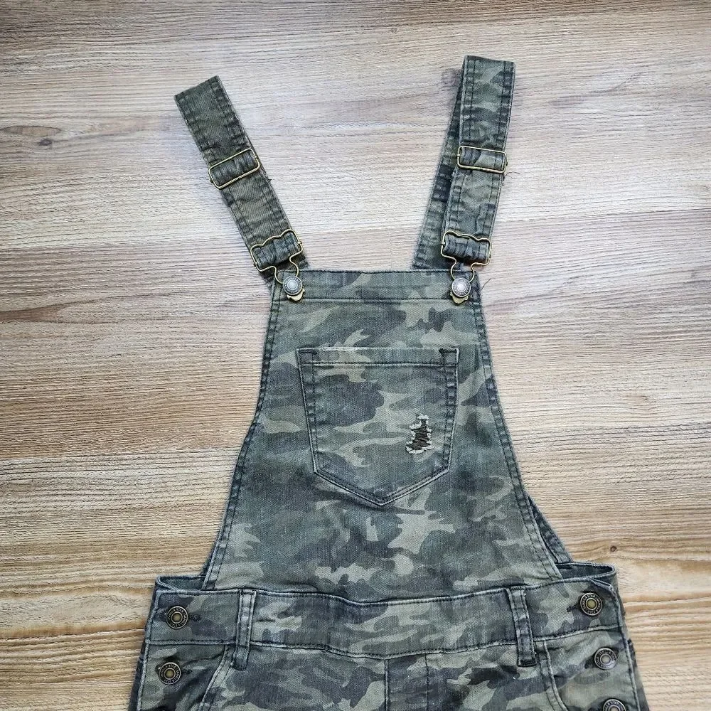 🔹️Vanilla Star Green Camouflage Distressed Leg Denim Overalls Small